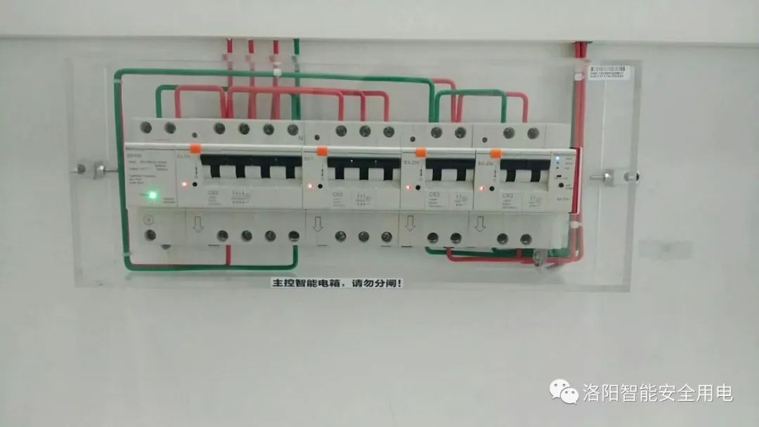 家居裝飾配電箱像這樣布線？難怪店主不給你錢
